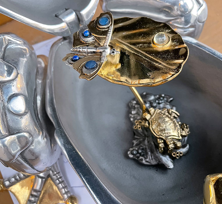 LARGE ROYAL FROG