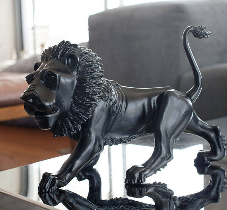 ROYAL LION (BLACK)