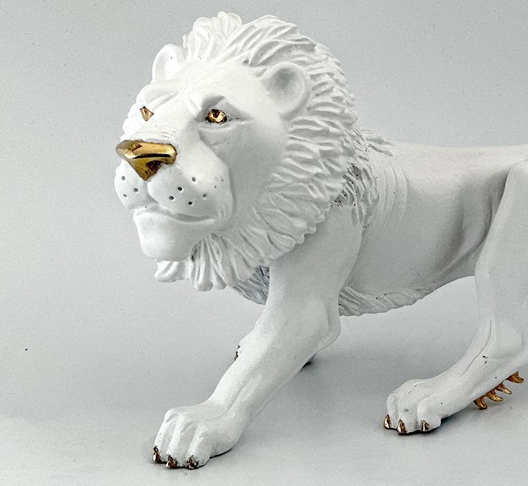 ROYAL LION (WHITE)