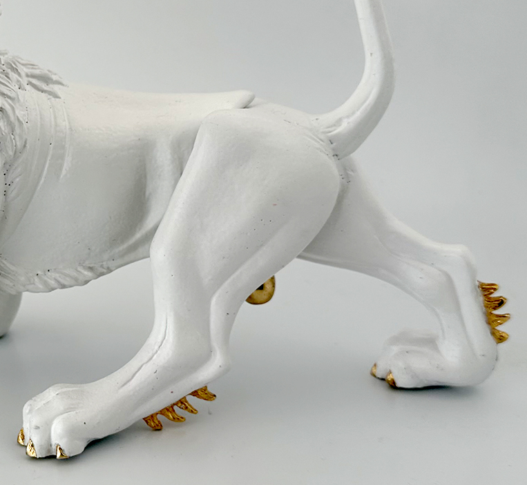 ROYAL LION (WHITE)